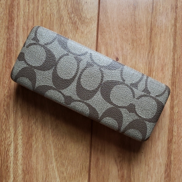 Coach sunglass case with lense cloth - Picture 2 of 3